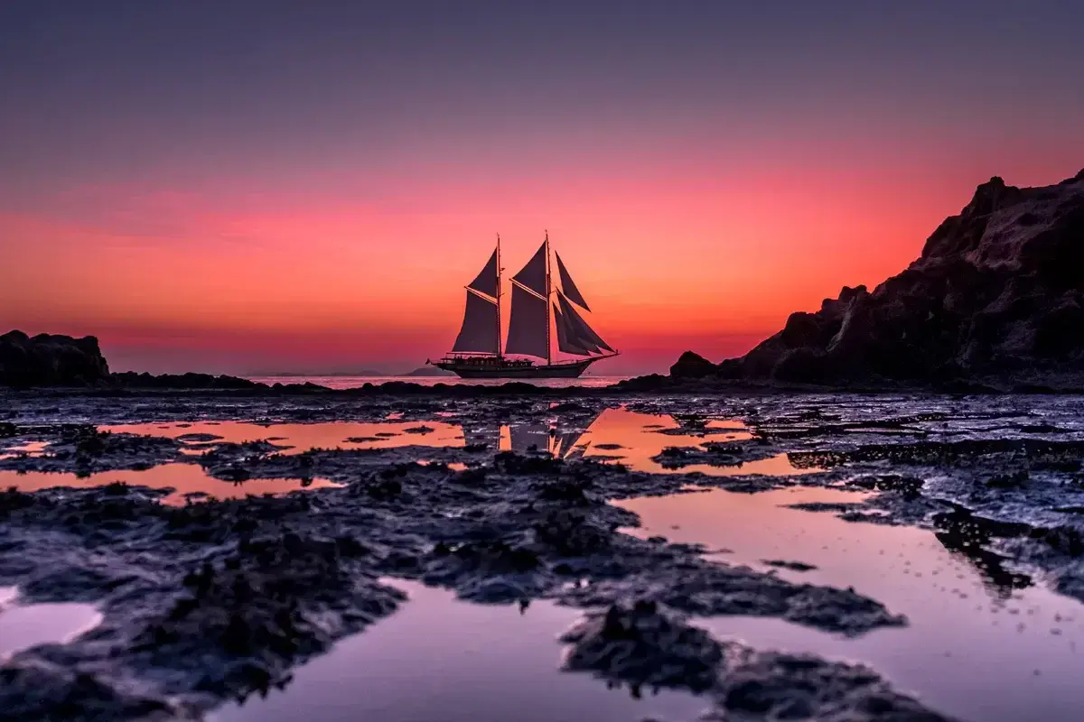 Open trip Komodo: kapal sharing di Labuan Bajo