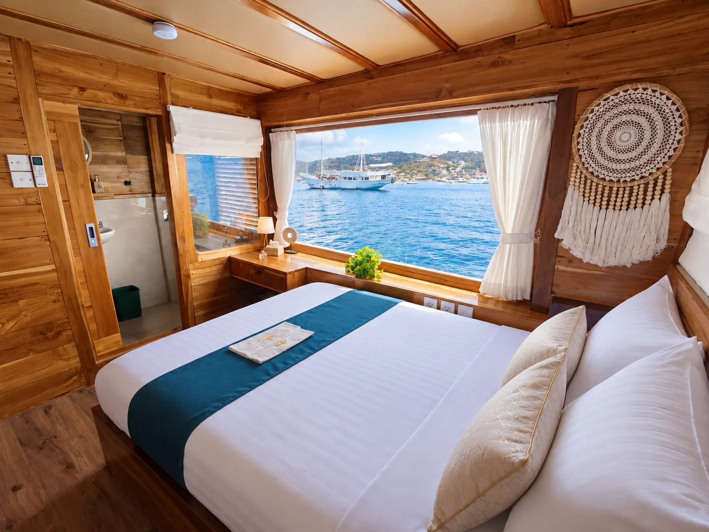 Cassandra, Luxury Boat (photo 5)