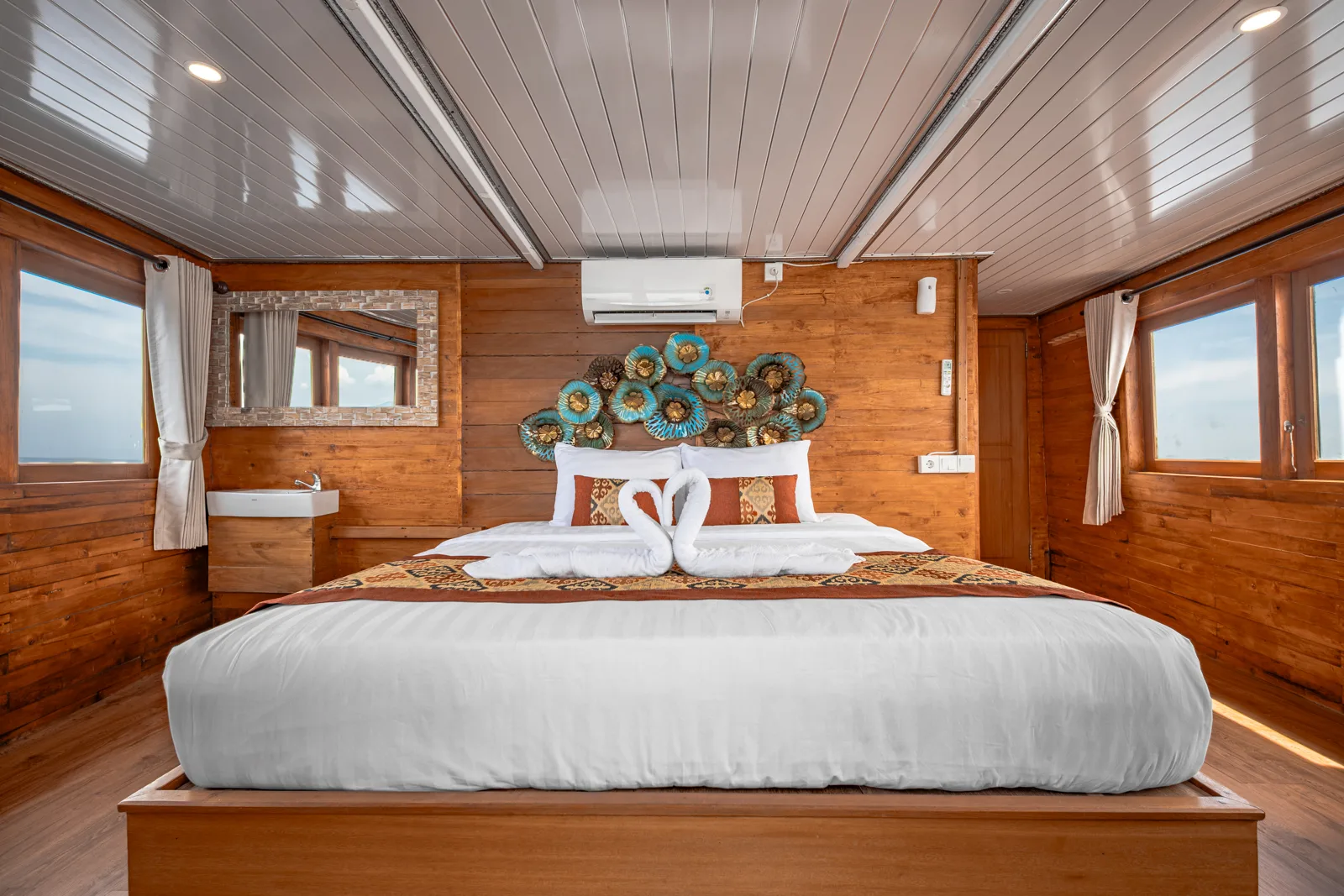 Magika, Luxury Boat (photo 2)