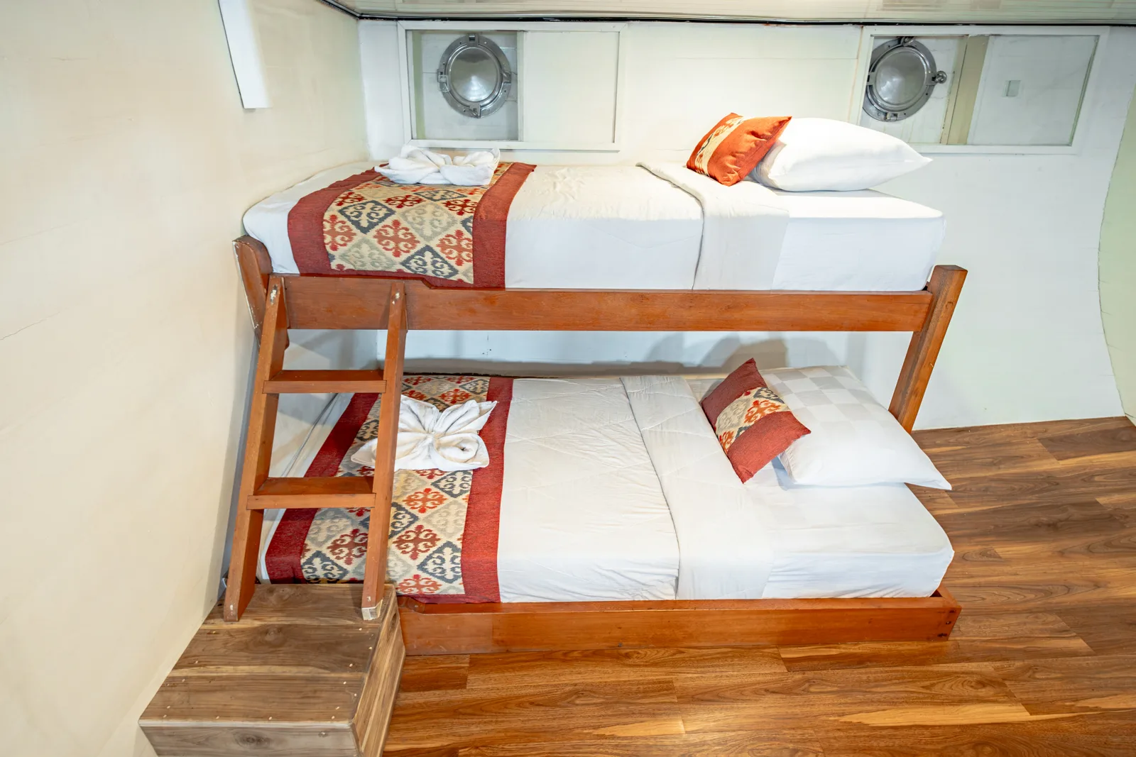 Magika, Luxury Boat (photo 5)
