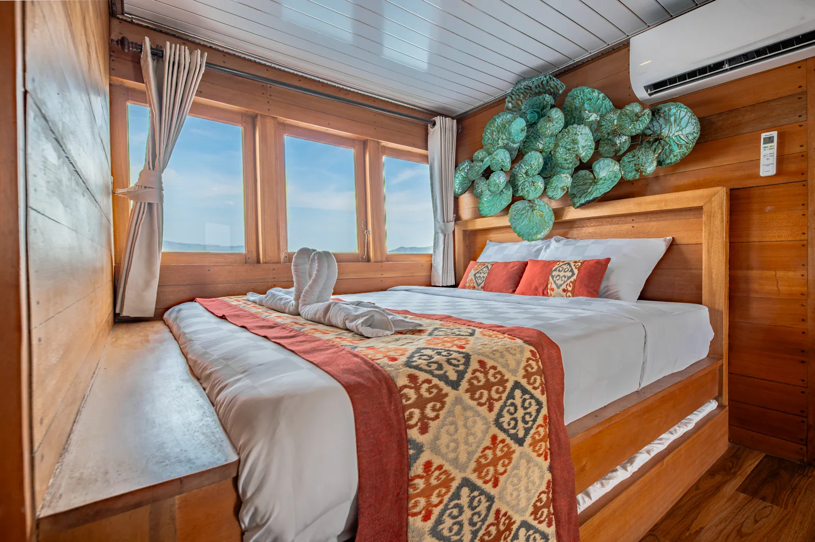 Magika, Luxury Boat (photo 3)