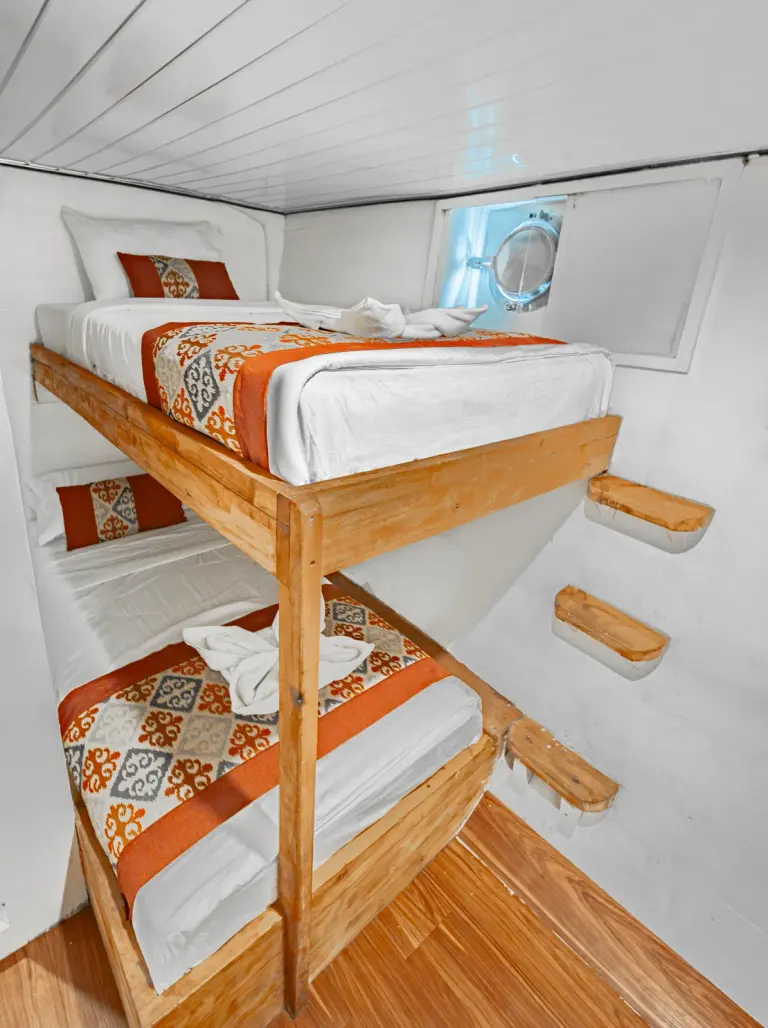 Superior Cabin, air-conditioned, private bathroom, 2 guests on Magika