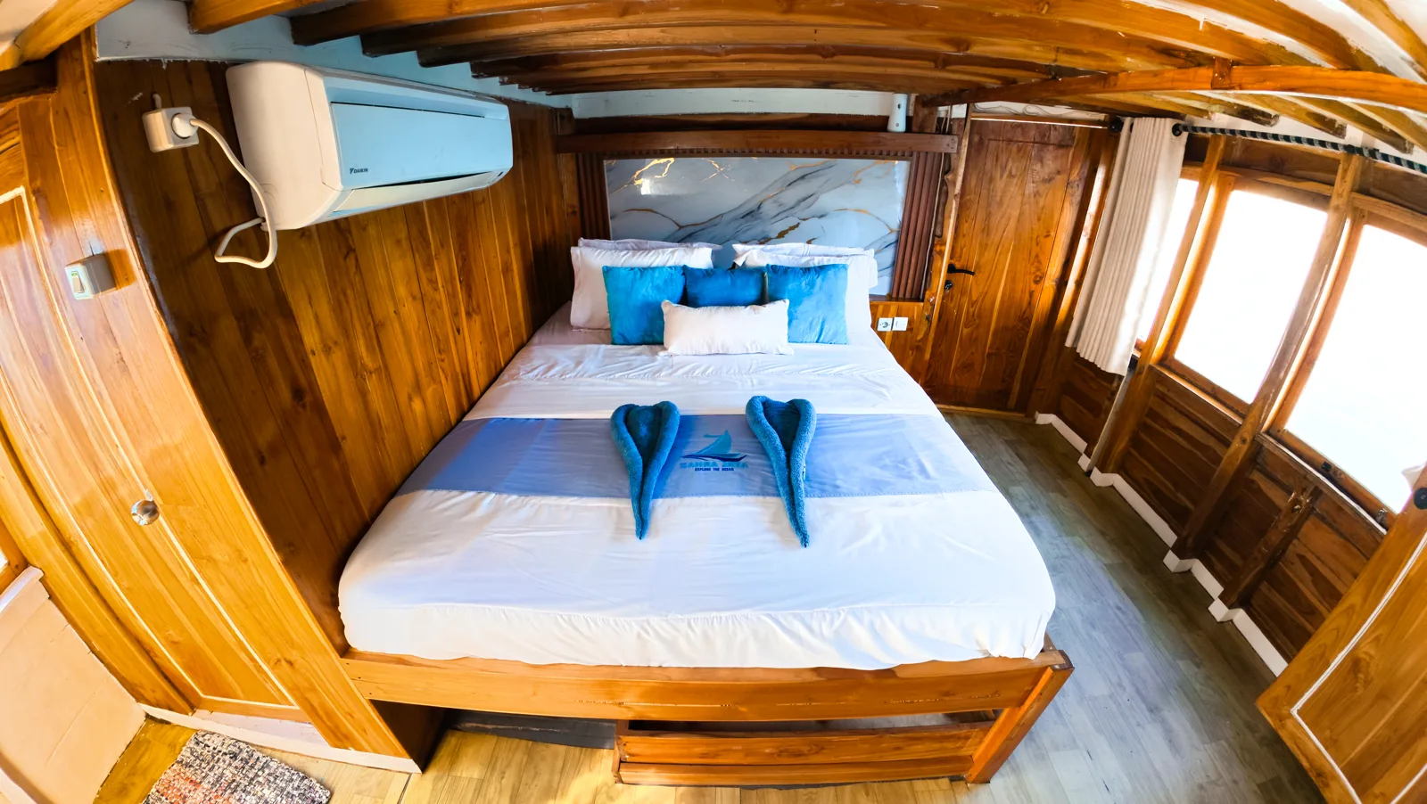 New Velora, Deluxe Boat (photo 2)