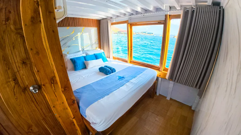 Superior Cabin 2, air-conditioned, private bathroom, 2 guests on New Velora
