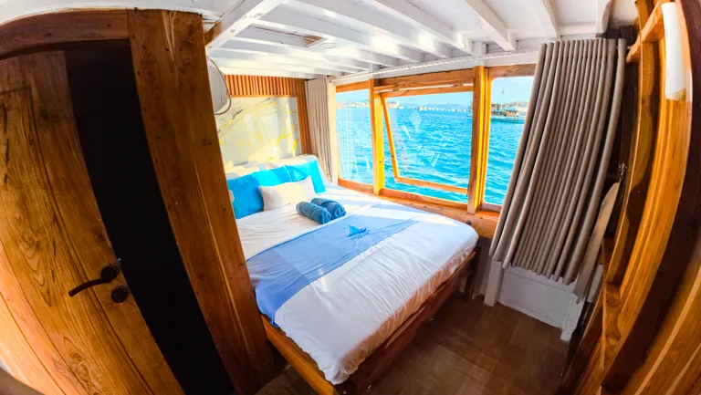 Superior Cabin 3, air-conditioned, private bathroom, 2 guests on New Velora