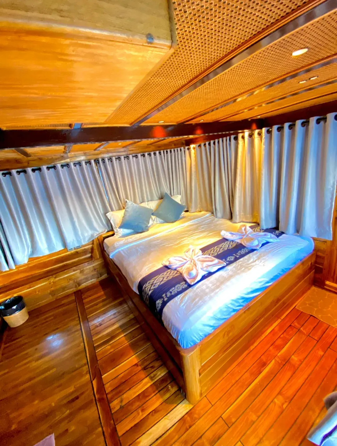 Refviero, Kapal Luxury (foto 2)