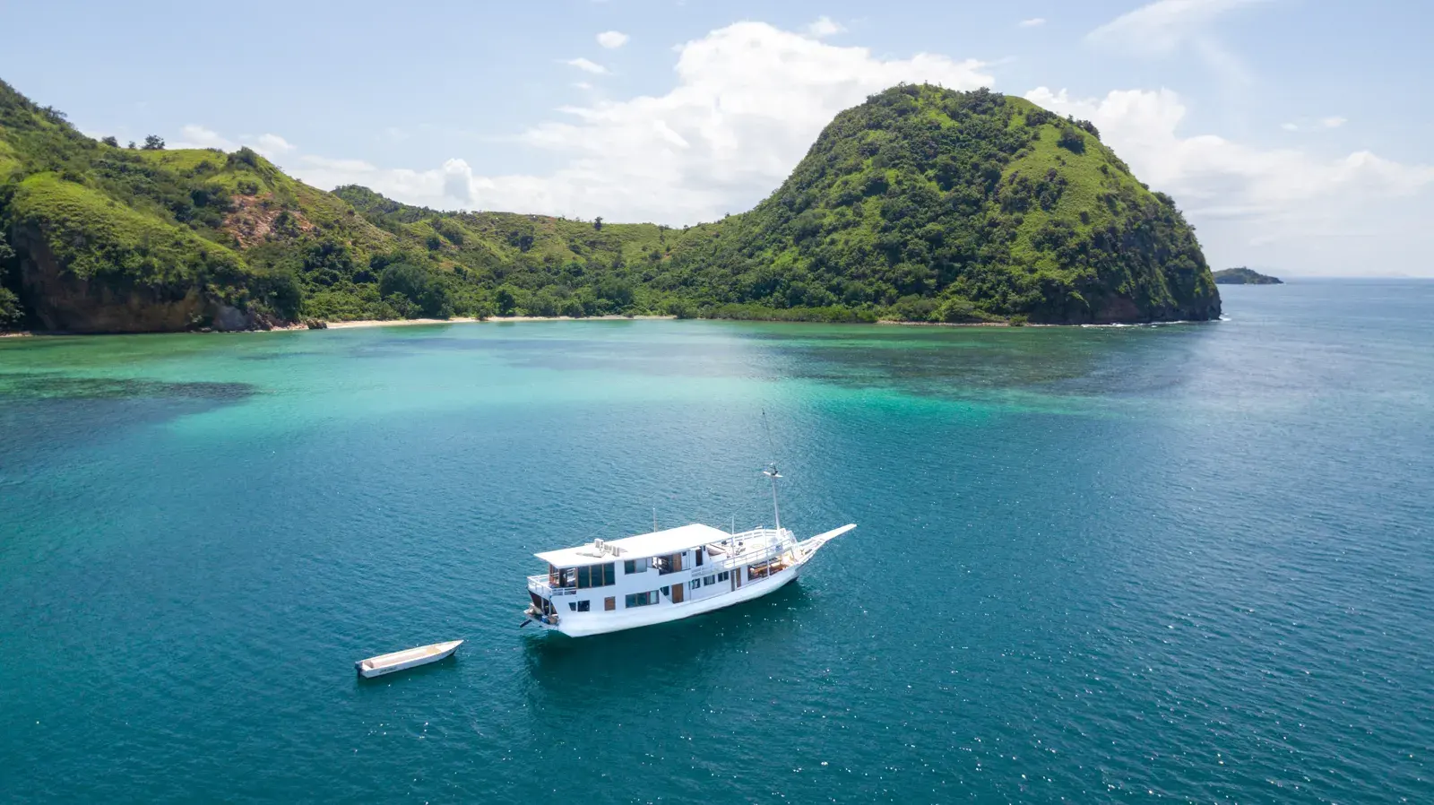 Nusantara Karya, Kapal Deluxe (foto 2)