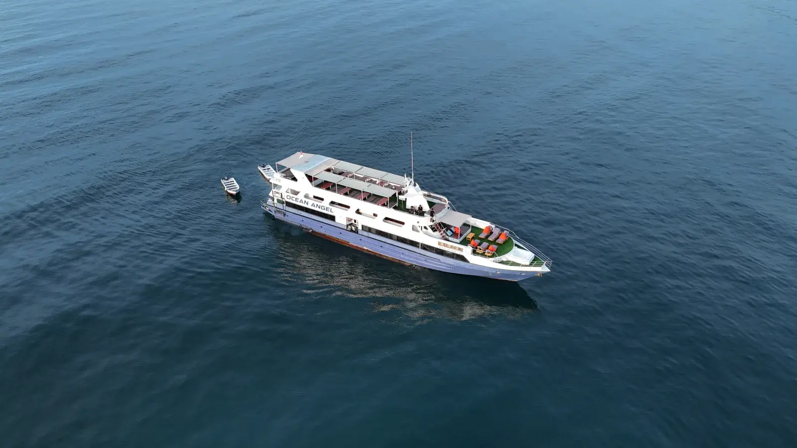 Ocean Angel di laut lepas Labuan Bajo