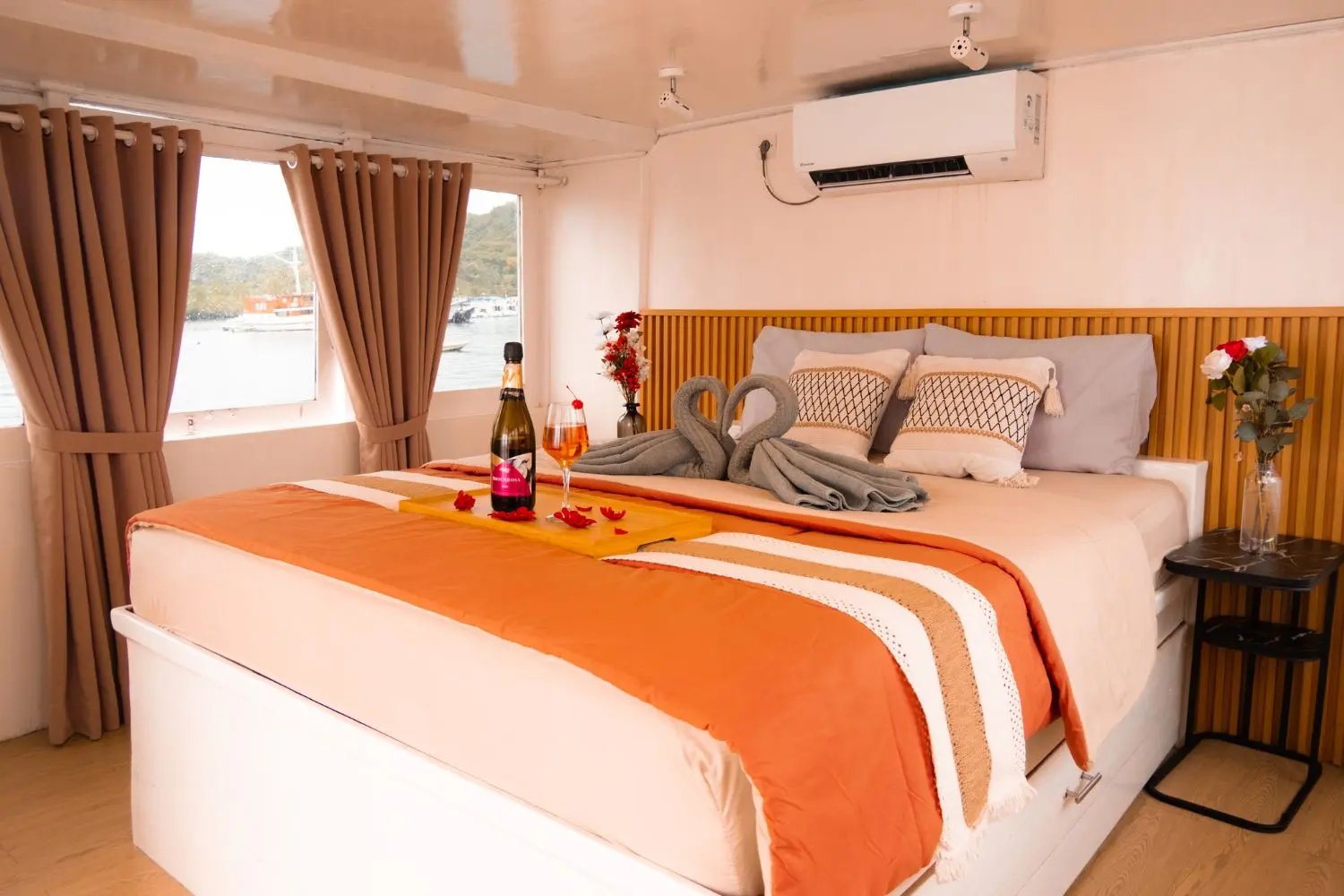 Giona, Kapal Deluxe (foto 3)