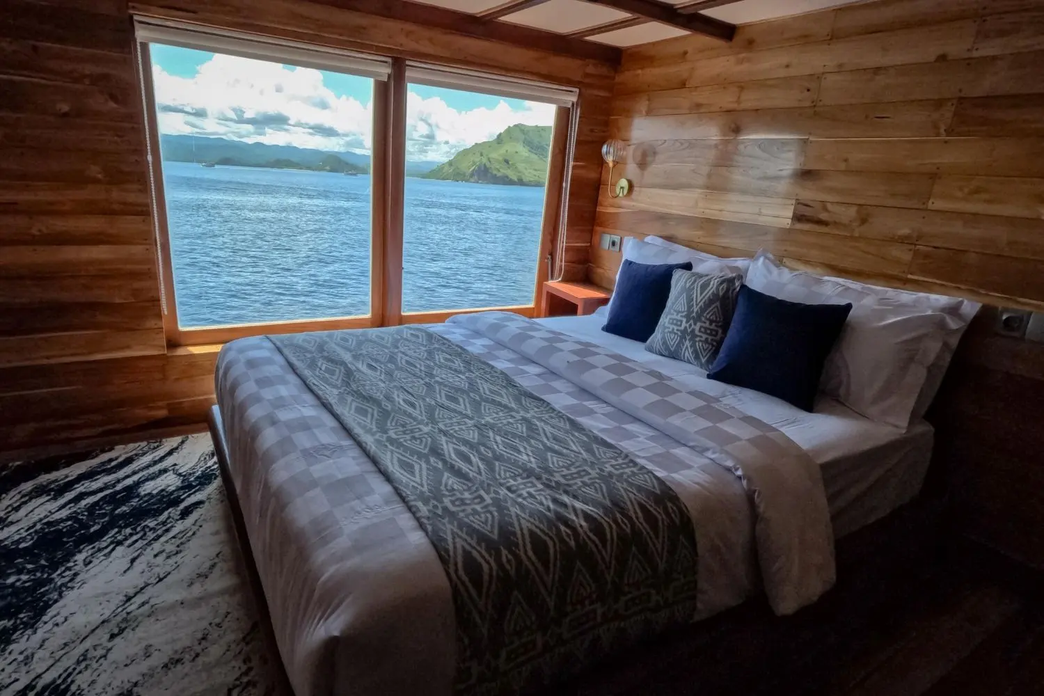 Raffles, Kapal Luxury (foto 2)