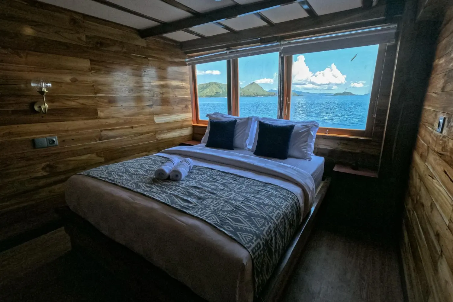 Raffles, Kapal Luxury (foto 5)