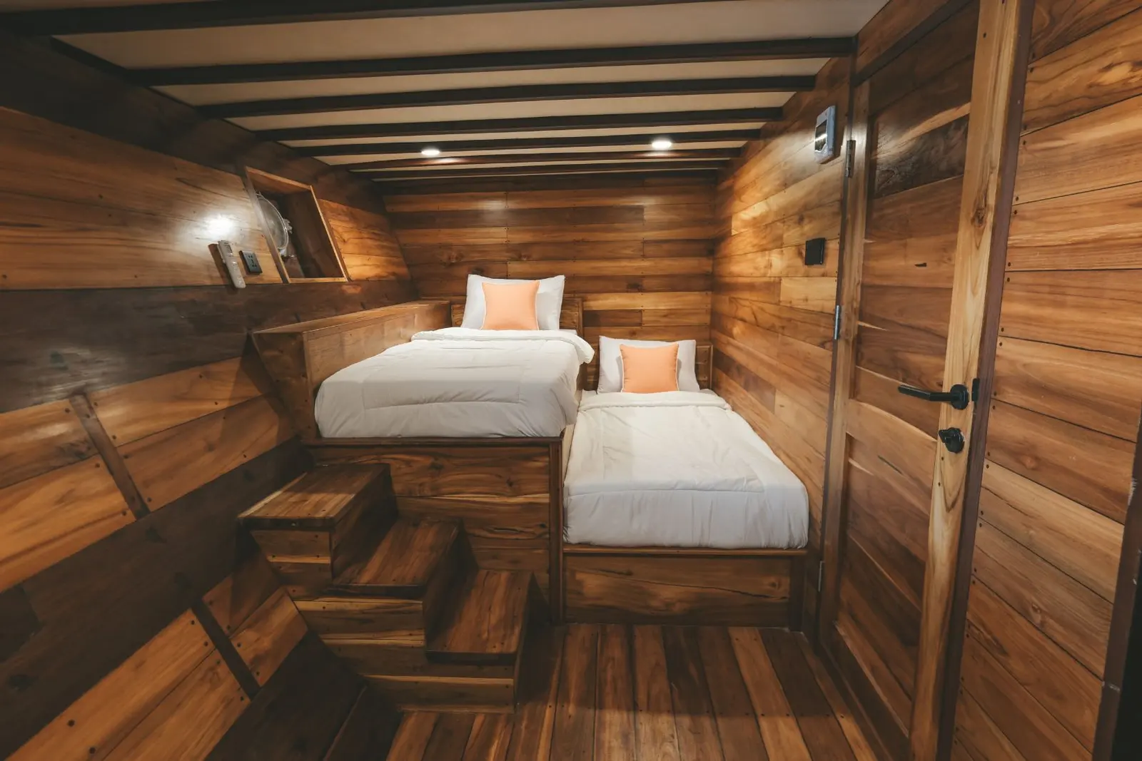 Kanthaka, Kapal Luxury (foto 5)