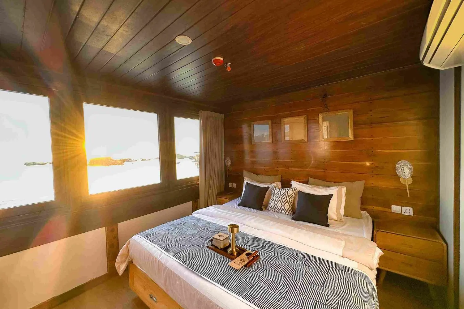Neptune, Kapal Luxury (foto 2)