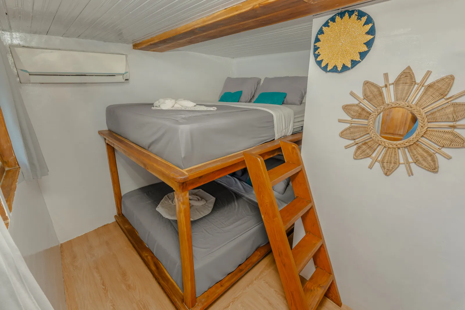 Sharing Cabin 4 Amore