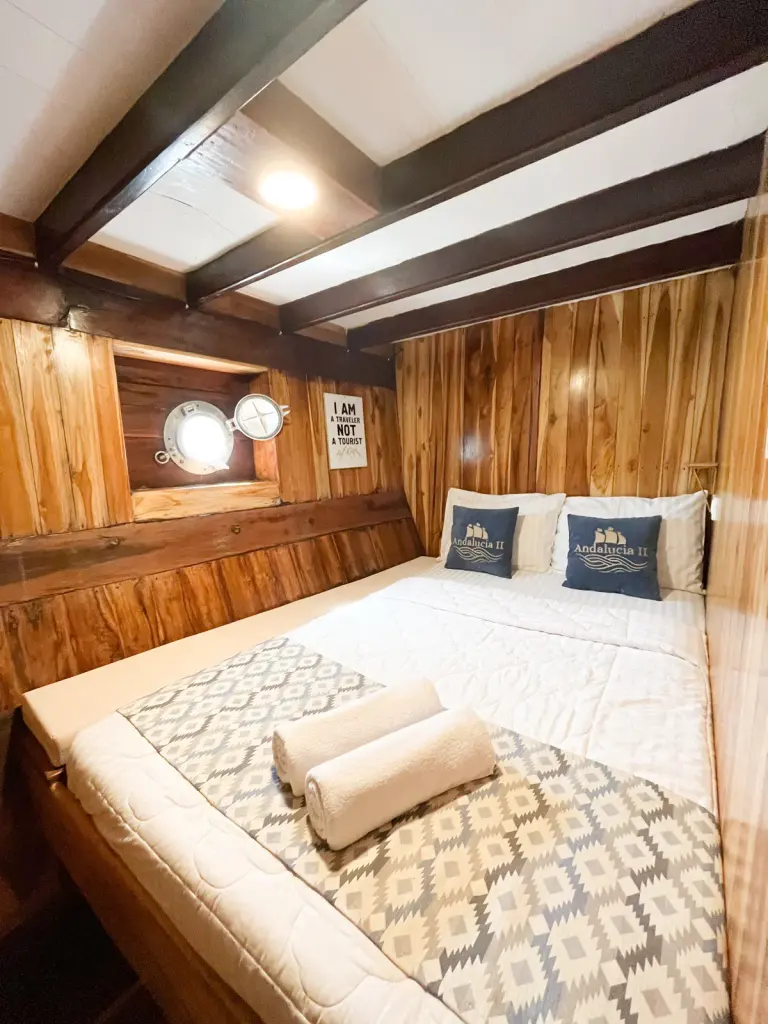 Andalucia 2 Private Room, queen bed with wooden walls