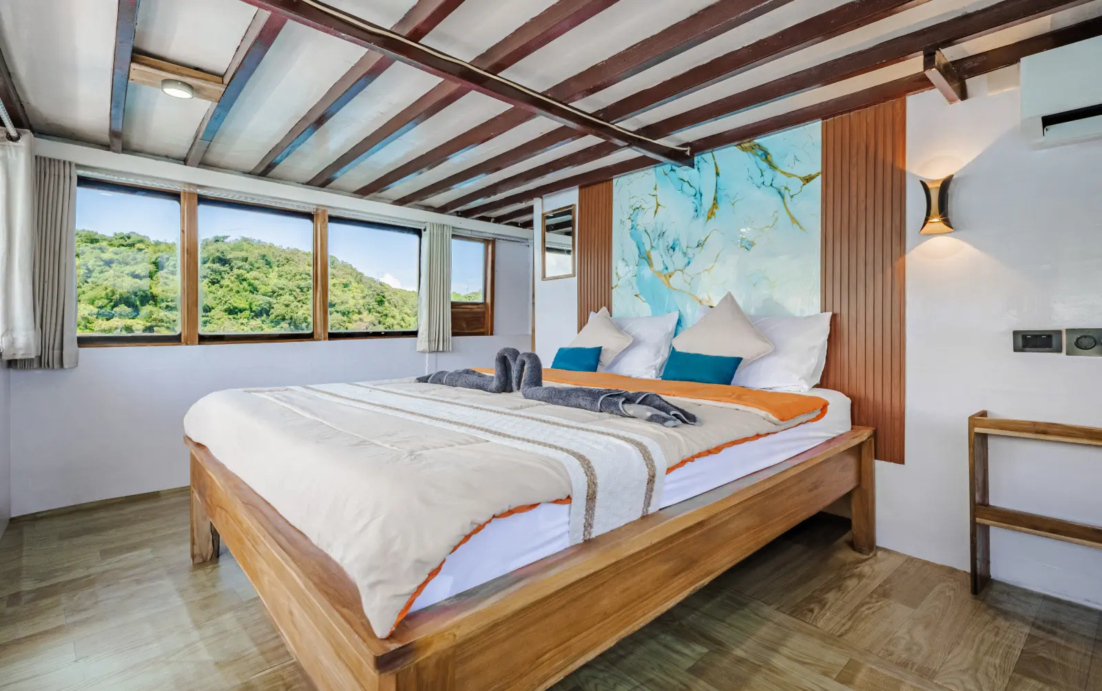 Arham Jaya II Master Cabin Balcony I, a double bed with windows on three sides