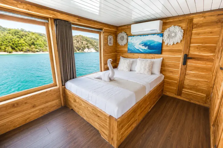 Arora Master Cabin, a double bed with windows to the sea