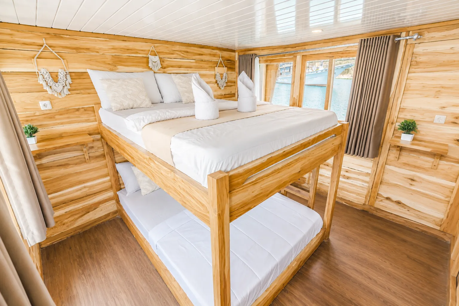 Shared Cabin Arora