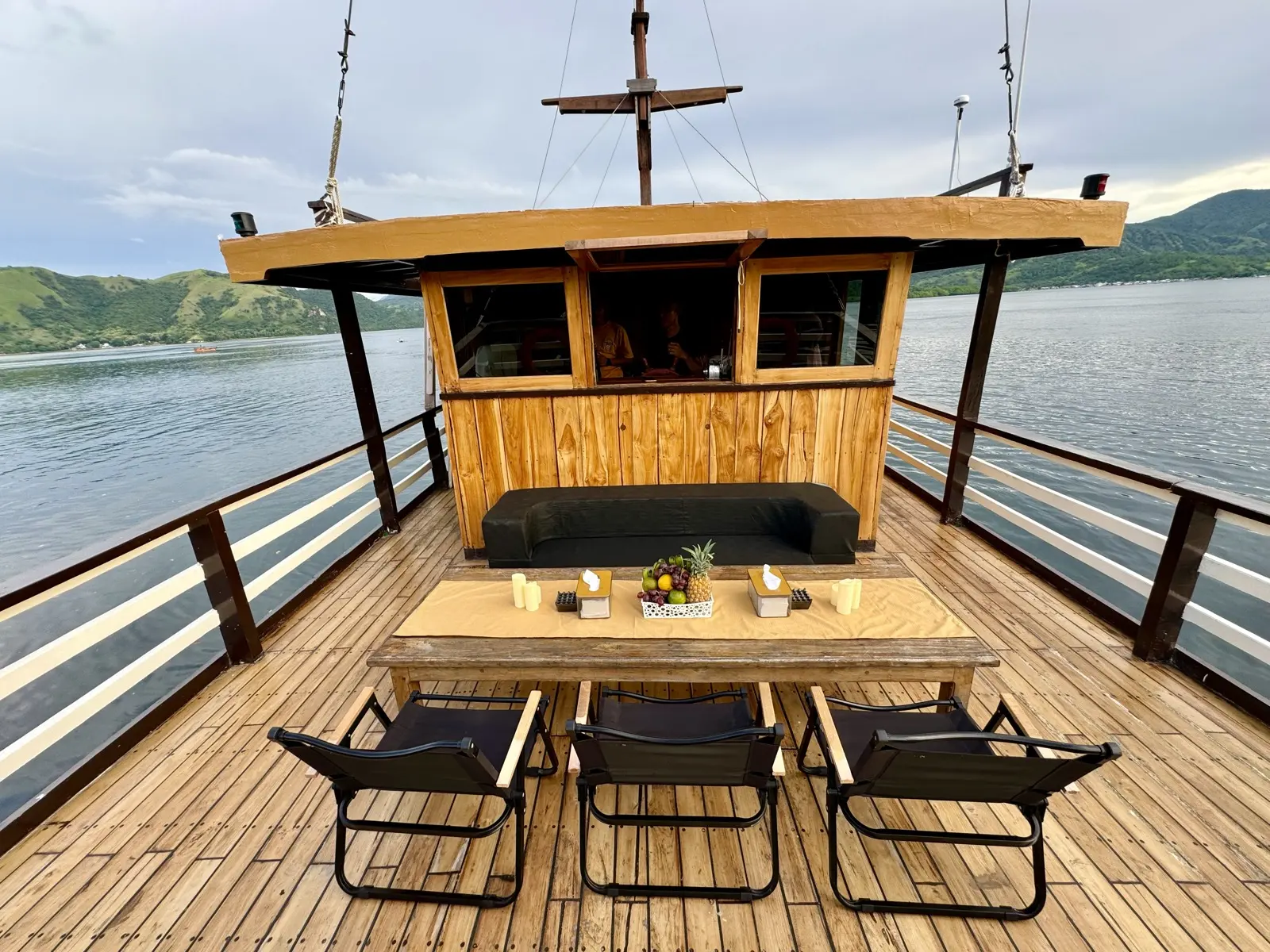 Bajo Sunset Voyages, Kapal Deluxe (foto 2)