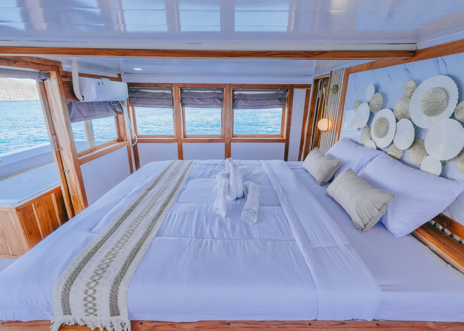 Bombana 02, Kapal Deluxe (foto 2)