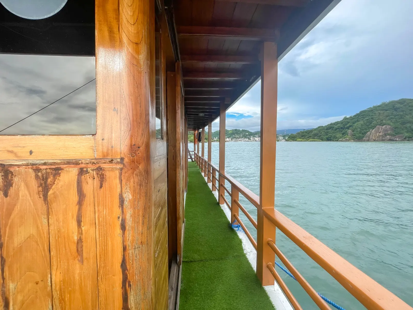 The side walkway on the Capt Octopus deck with a wooden railing