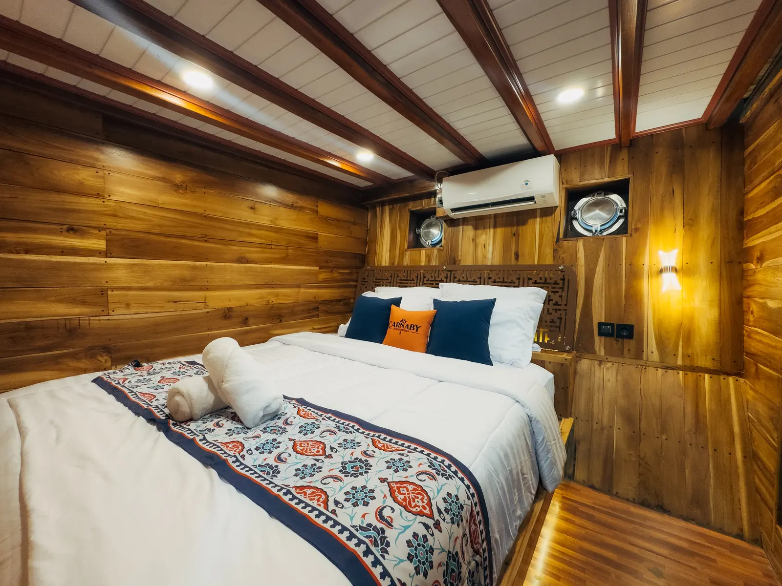 Superior Cabin Bone Carnaby II