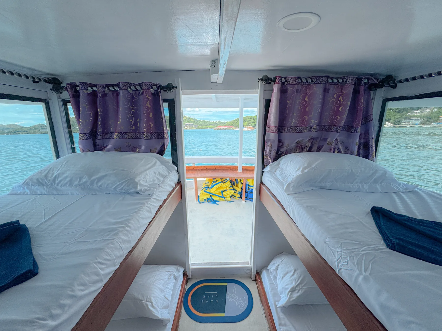 Share Cabin Upper Deck Deden Putra