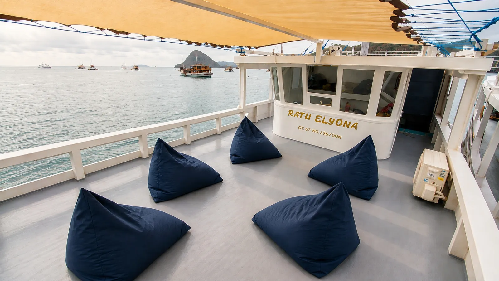 Sundeck Elyona dengan bean bag