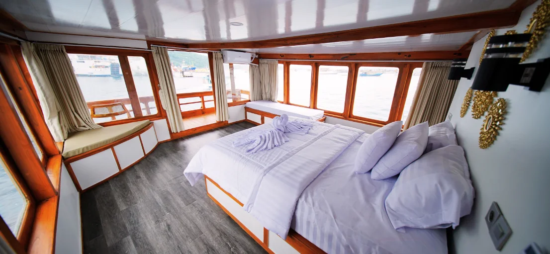 Kabin Master Balcony Fortuna, queen bed