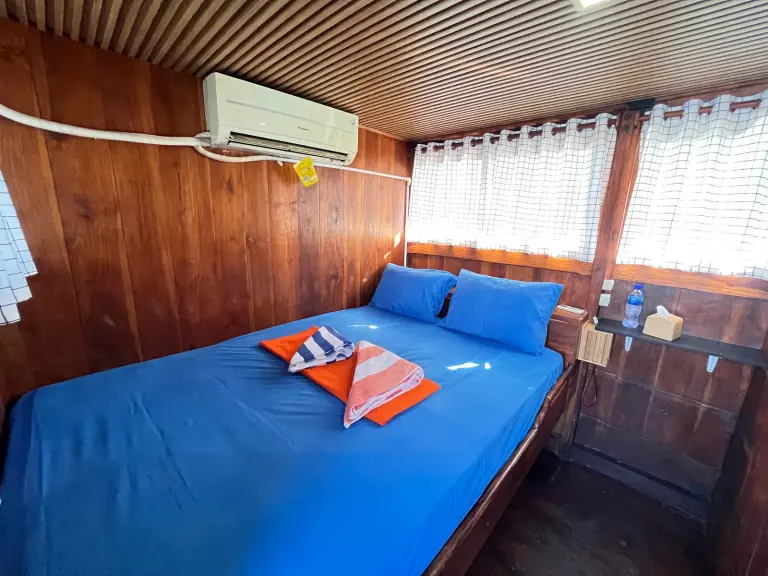 Kamar Deluxe Cabin 2, ber-AC, 2 tamu di Kapal Ayla