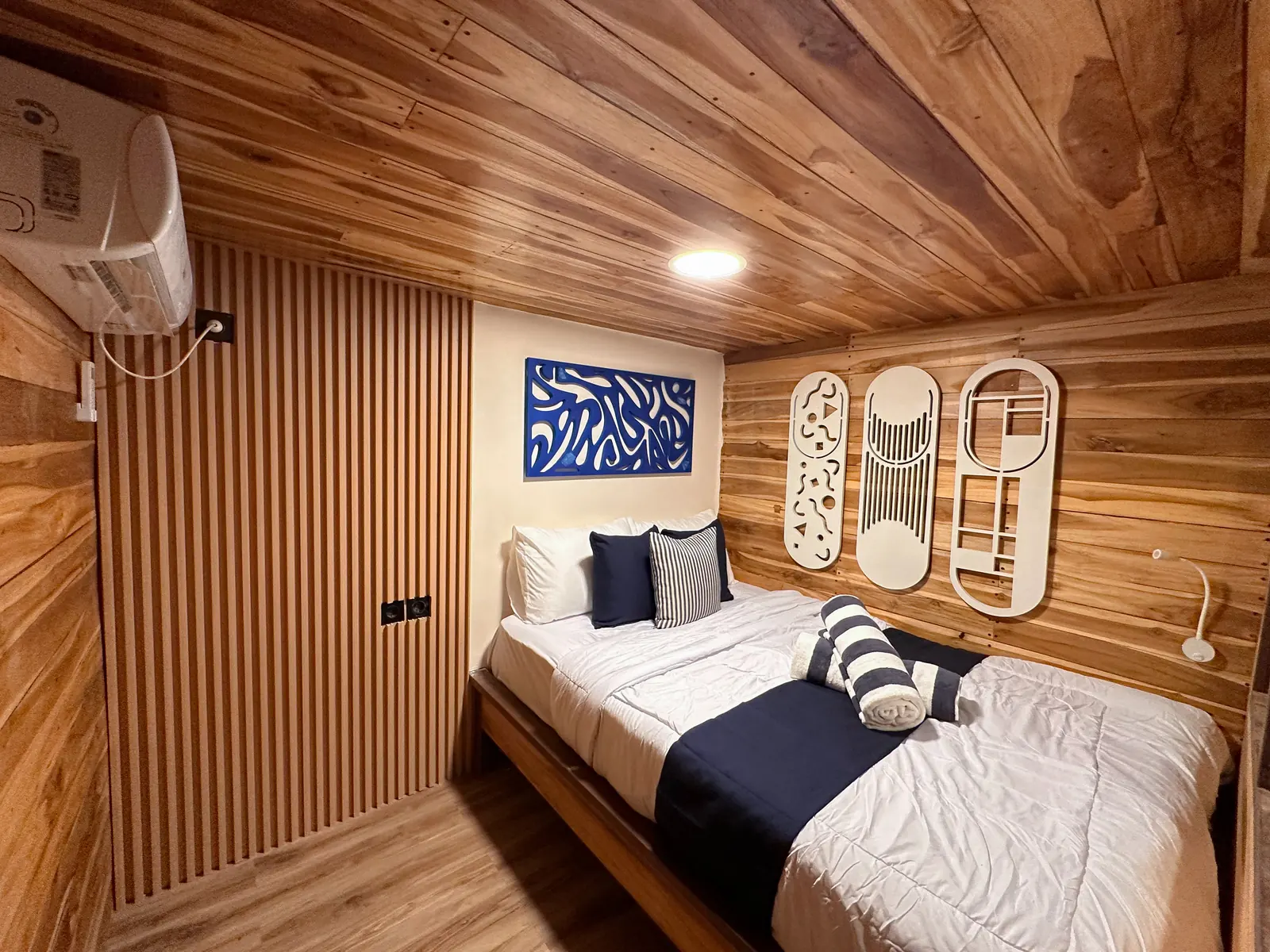 Azure Vhalé Liveaboard