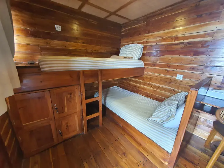 Kamar Deluxe Cabin Bunkbed di Kapal Sea Familia II