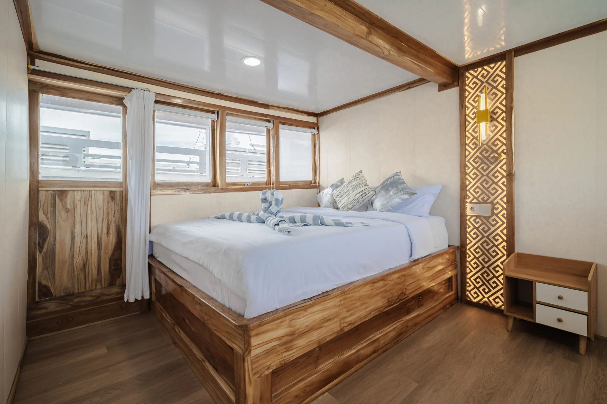 Deluxe Cabin with Balcony Ahsana