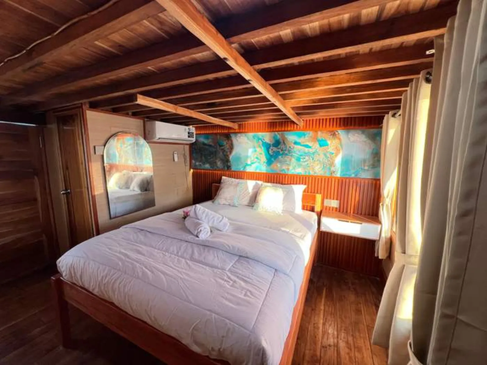 Kabin Deluxe Ocean View GAN dengan jendela menghadap laut dan AC