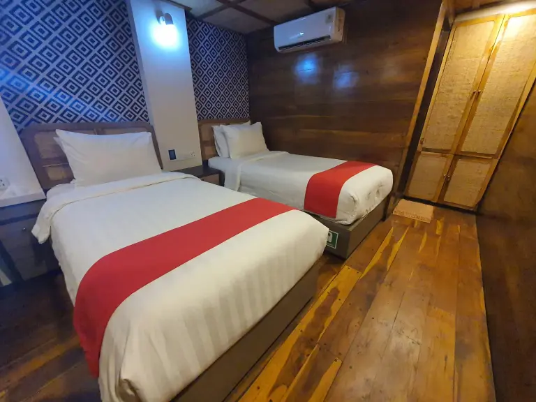 Kamar Deluxe Cabin 1 di Kapal Sea Familia II