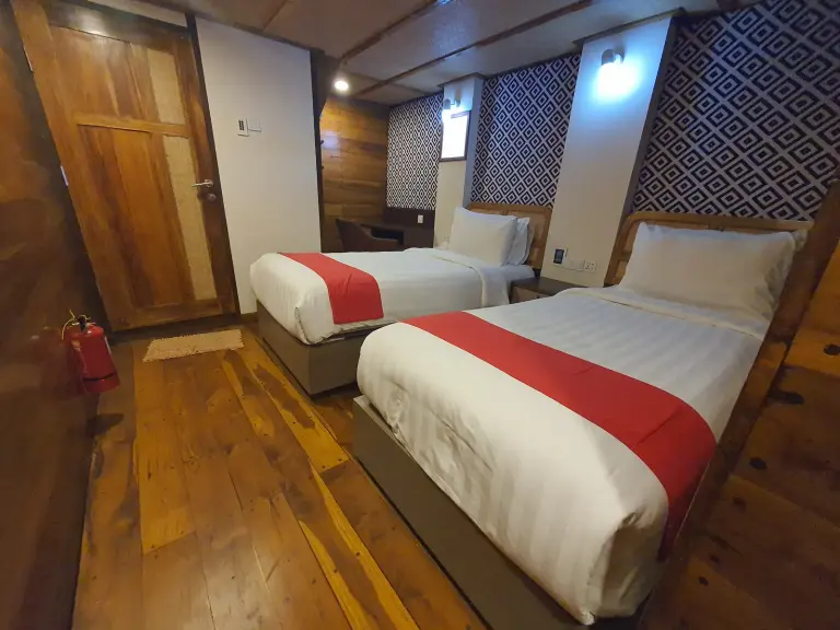 Kamar Deluxe Cabin 2 di Kapal Sea Familia II