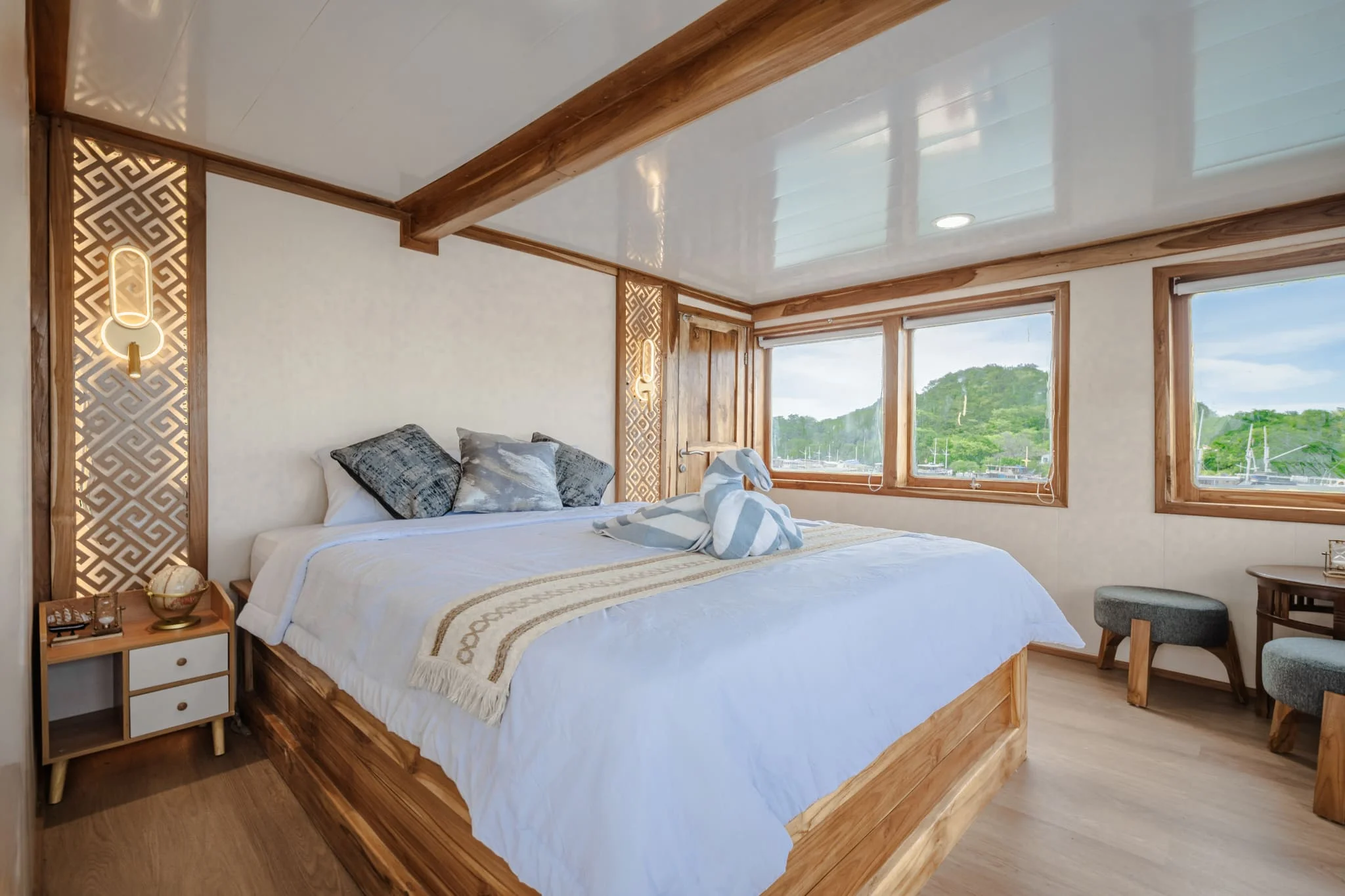 Master Cabin with Balcony & Bathtub Ahsana