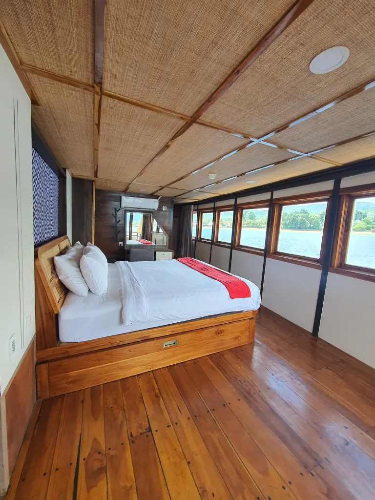 Kamar Master Cabin 2 di Kapal Sea Familia II