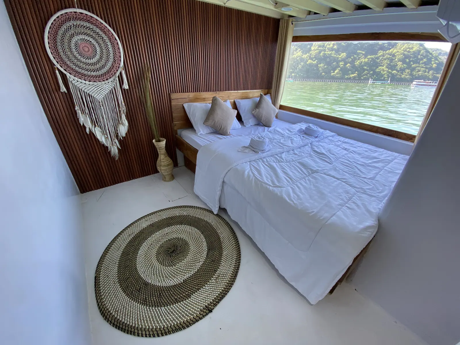 Master Suite Cabin Gajah Putih