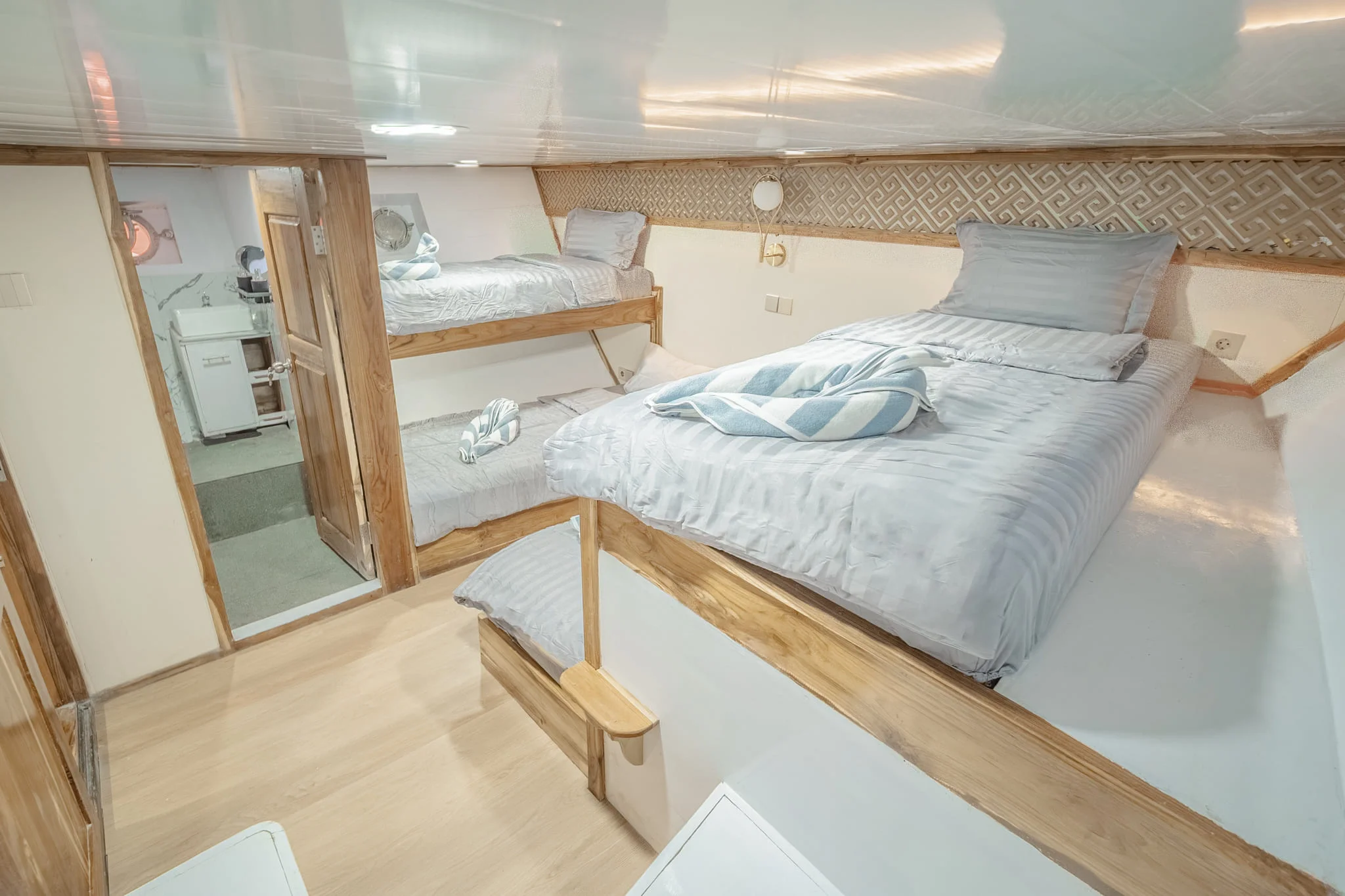 Sharing Cabin Lower Deck Ahsana