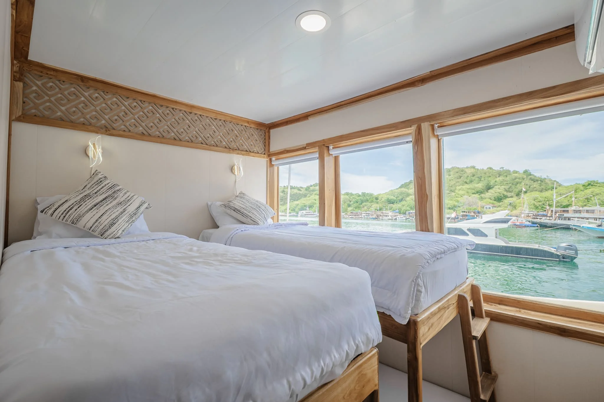 Sharing Cabin 4 Sea View Ahsana