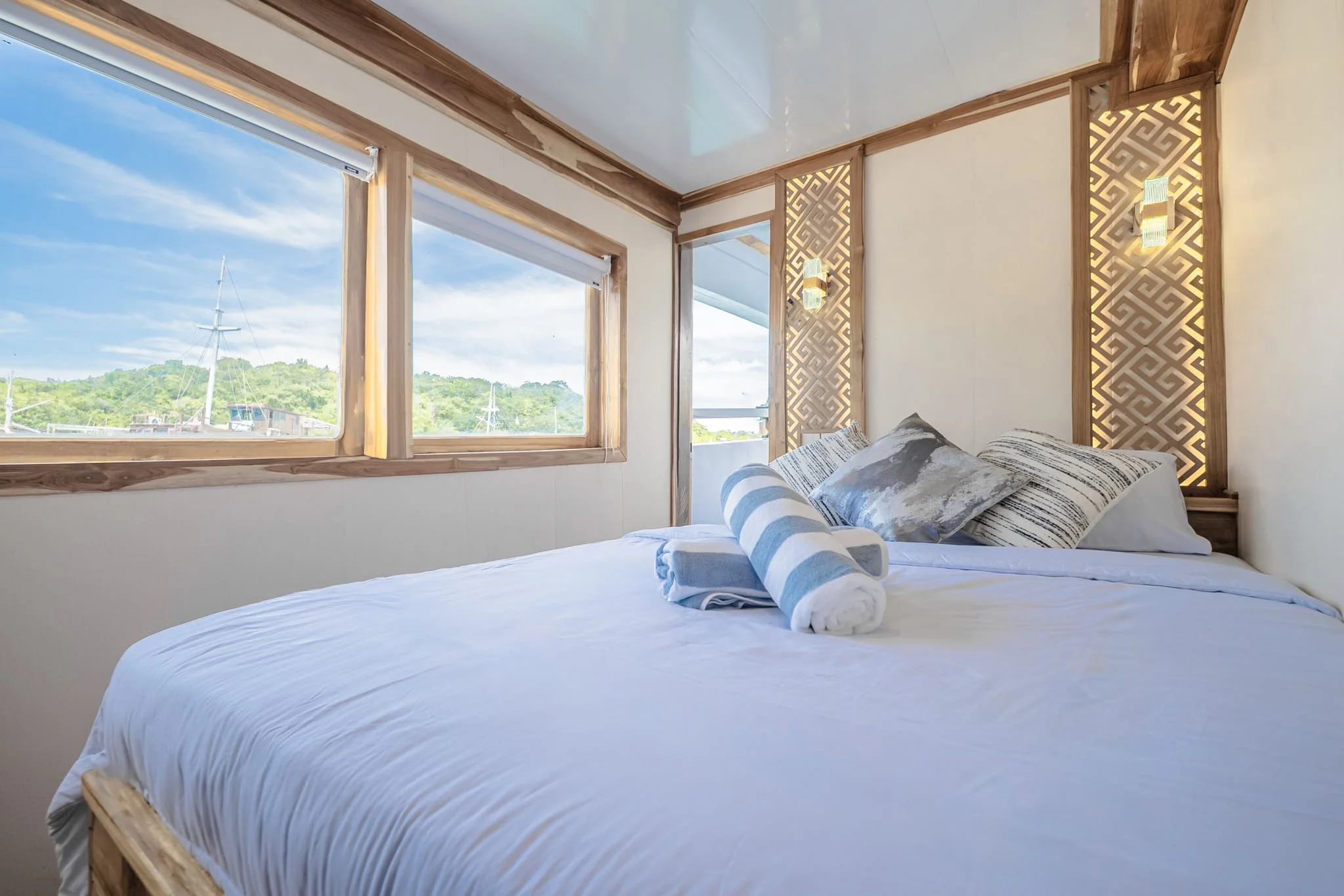 Signature Cabin with Balcony & Bathtub Ahsana