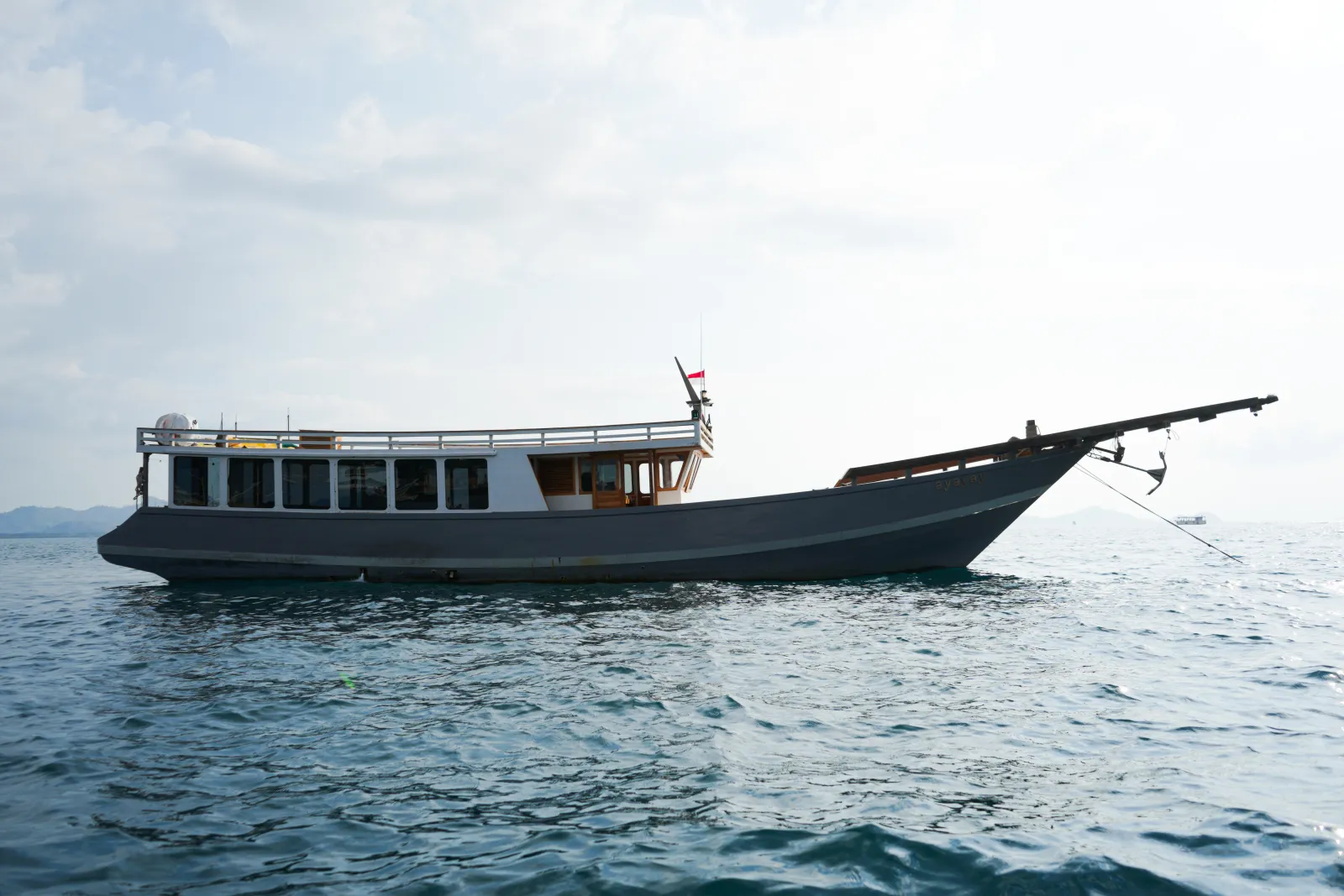 Kapal Ayayay berlayar di perairan Labuan Bajo