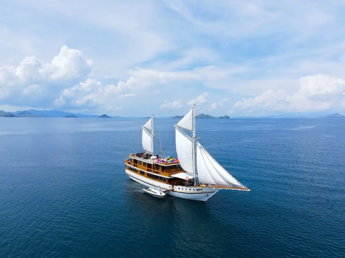La Main, Kapal Luxury (foto 1)