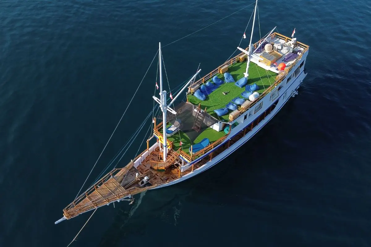 Lanissa, Kapal Luxury (foto 2)