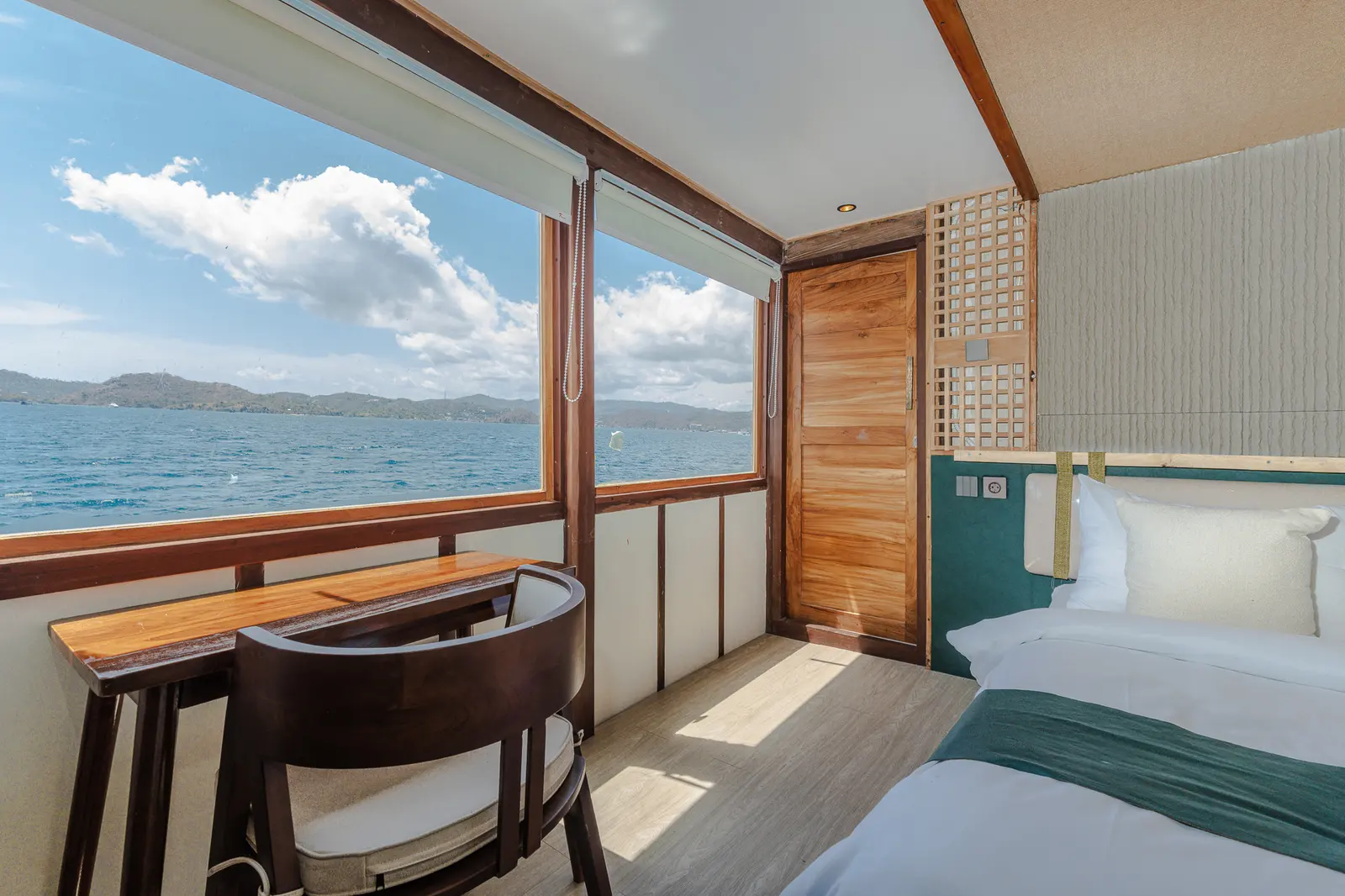 Deluxe Cabin 90' Sea View Marea