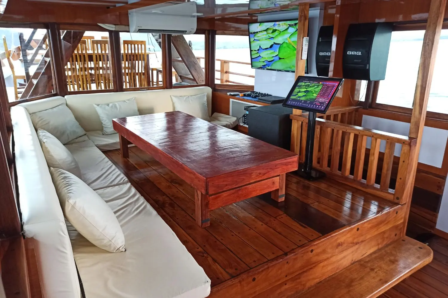 Riley, Kapal Deluxe (foto 5)