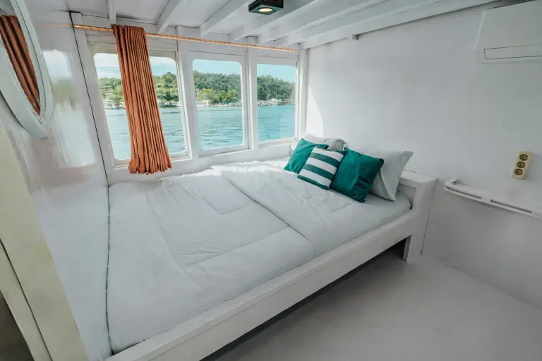 Private Cabin Upper Deck Sabira, queen bed