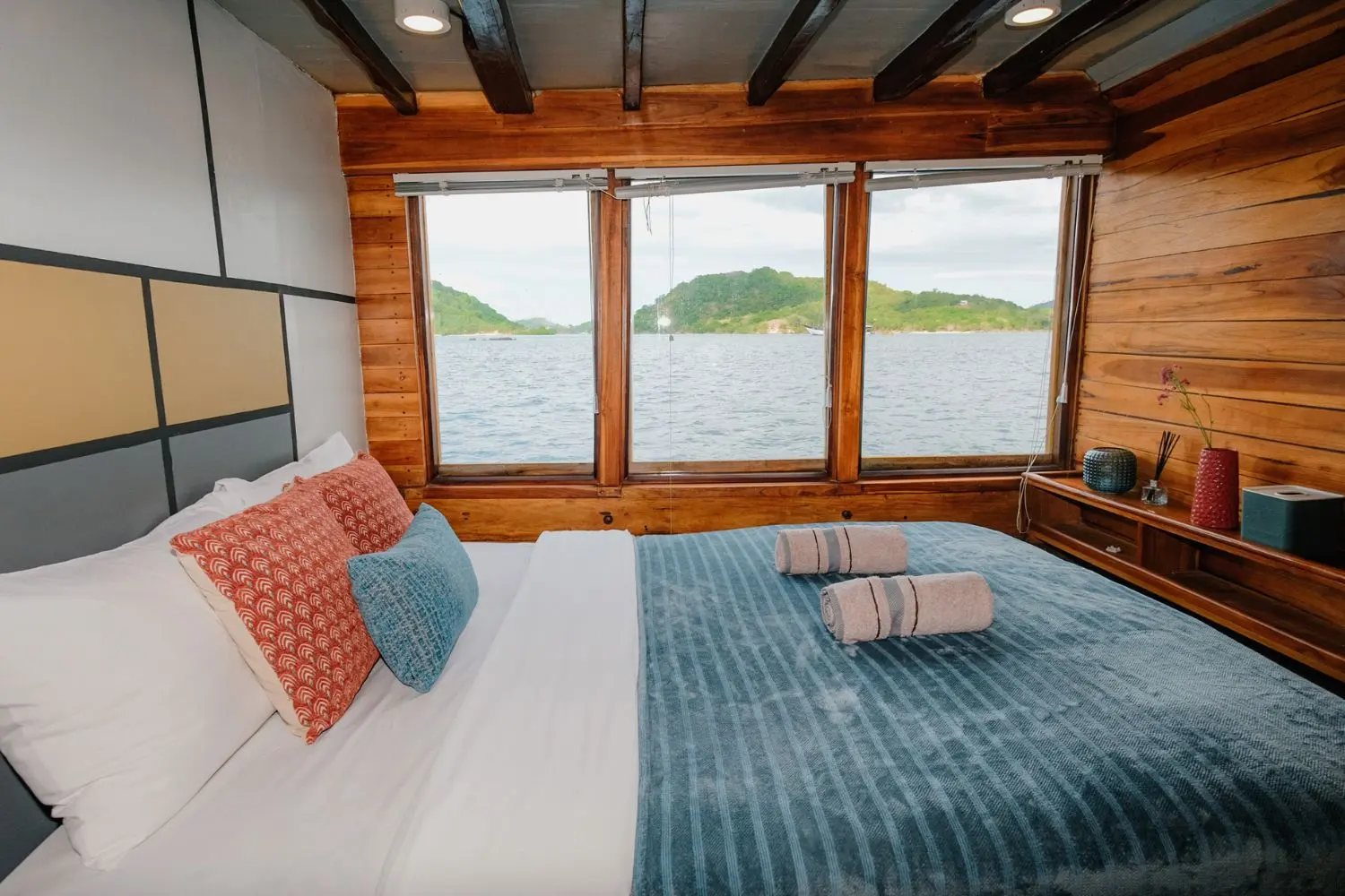 Senada, Kapal Luxury (foto 5)