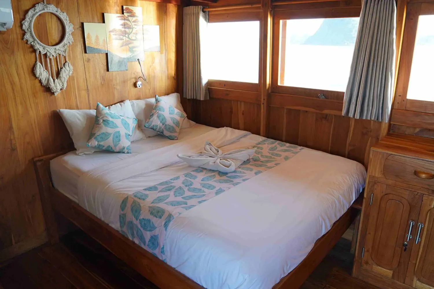 Singkolo, Kapal Deluxe (foto 4)